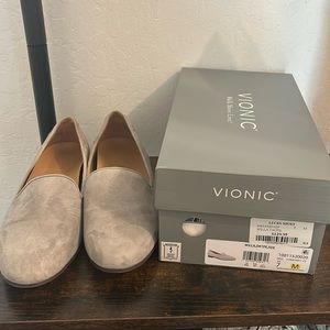 Vionic Willa Taupe Flats